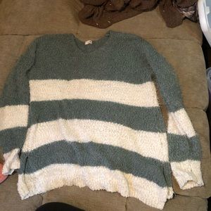 T-Shirts, sweaters, cardigans